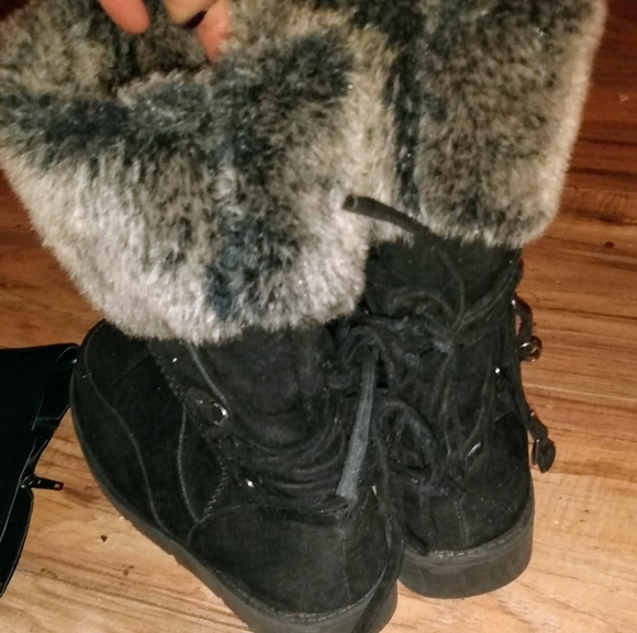 Rampage Black/Gray Faux Fur Suede Ankle Boots - Picture 2 of 4